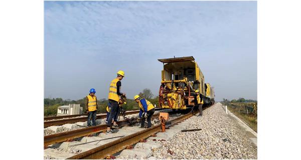 焊接故事| 兩年四地，K922和焊軌人投身軌道交通建設(shè)